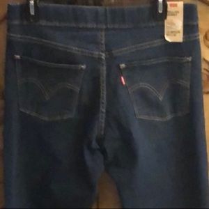Levi’s Pull-On Skinny Mid Rise Jeans
